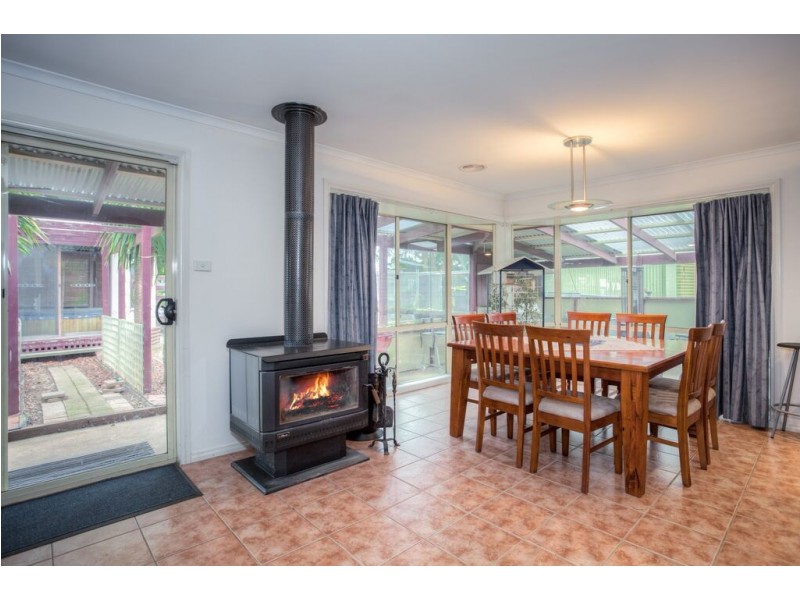 10 Acacia Court, Romsey VIC 3434
