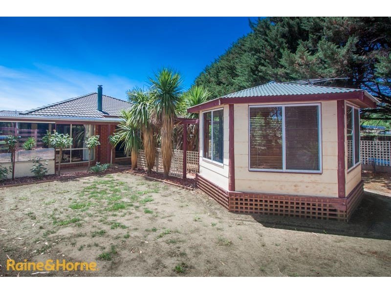 10 Acacia Court, Romsey VIC 3434