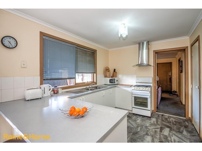 18 Phillip Drive, Sunbury VIC 3429