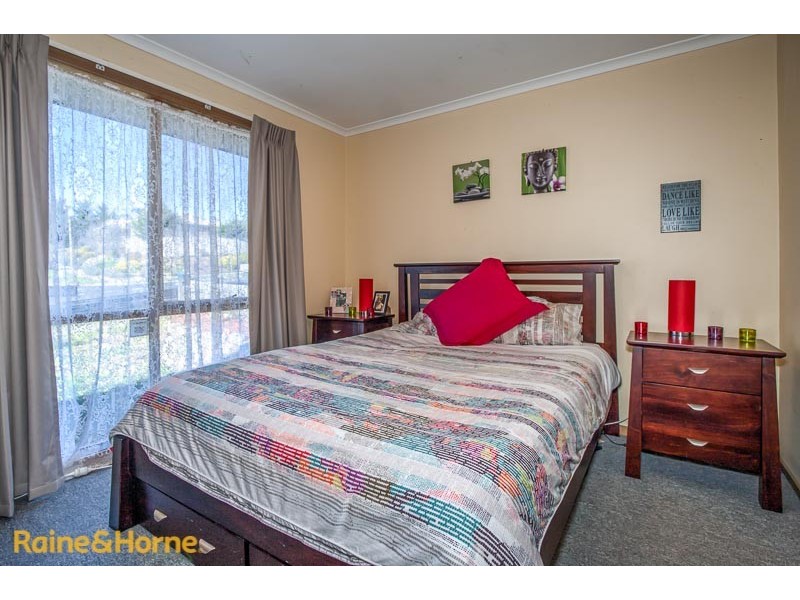 18 Phillip Drive, Sunbury VIC 3429