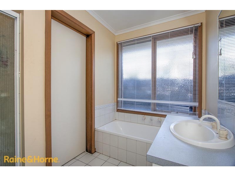 18 Phillip Drive, Sunbury VIC 3429