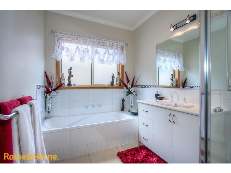 11 Starflower Way, Sunbury VIC 3429