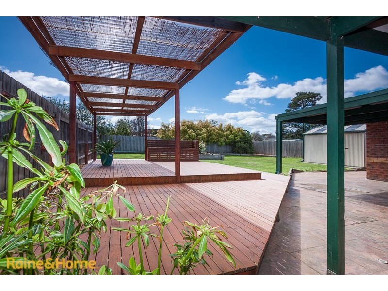 24 Charter Road East, Sunbury VIC 3429