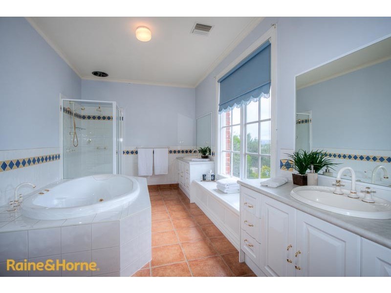 56 The Avenue, Sunbury VIC 3429