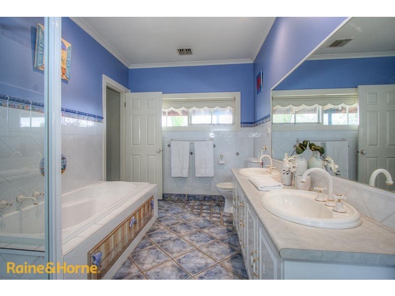 56 The Avenue, Sunbury VIC 3429