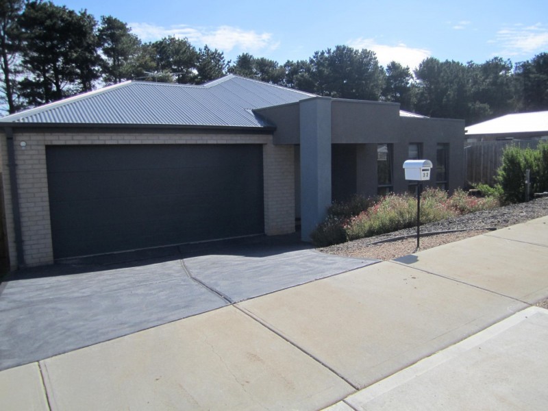 32 BAGGYGREEN STREET, Sunbury VIC 3429