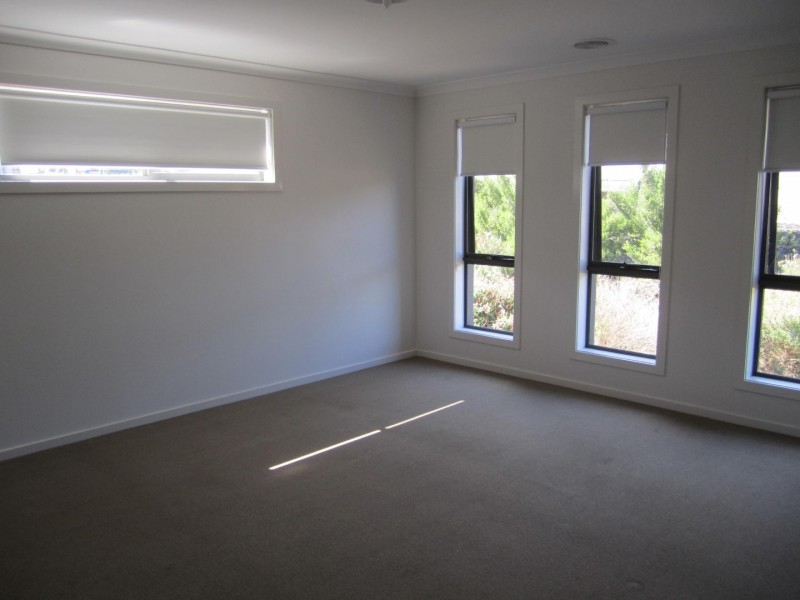 32 BAGGYGREEN STREET, Sunbury VIC 3429