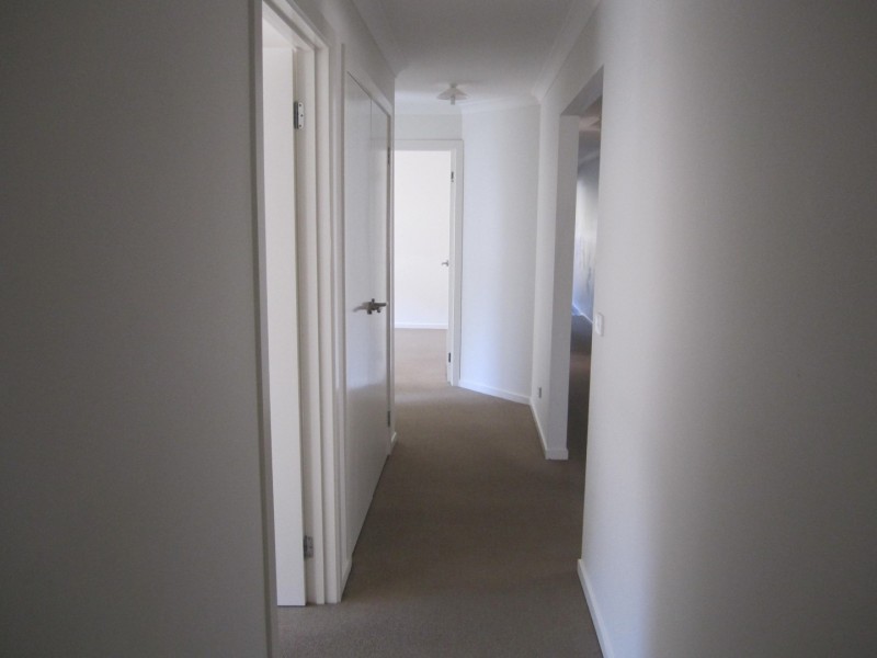 32 BAGGYGREEN STREET, Sunbury VIC 3429