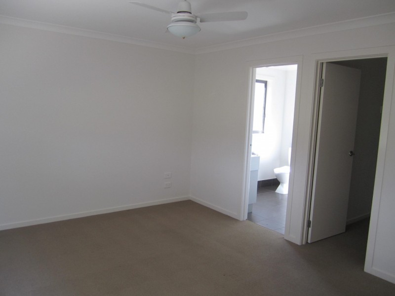 32 BAGGYGREEN STREET, Sunbury VIC 3429