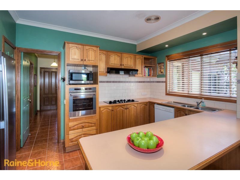 64 Stewarts Lane, Sunbury VIC 3429