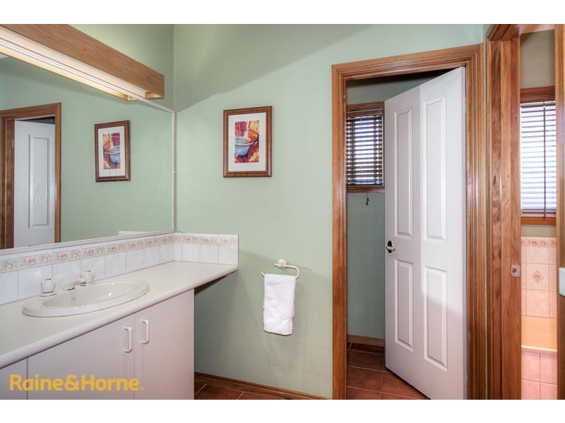 64 Stewarts Lane, Sunbury VIC 3429