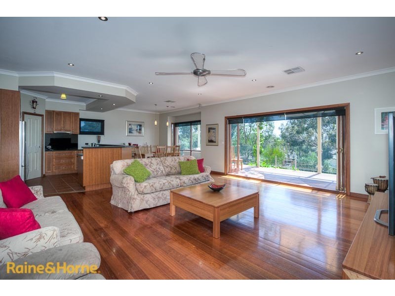 25 Yellow gum Boulevard, Sunbury VIC 3429