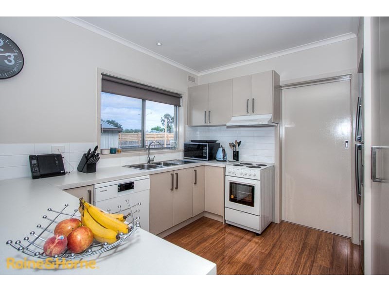1/24 Barkly Street, Sunbury VIC 3429