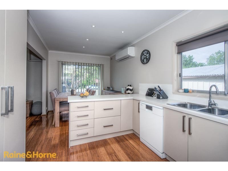 1/24 Barkly Street, Sunbury VIC 3429