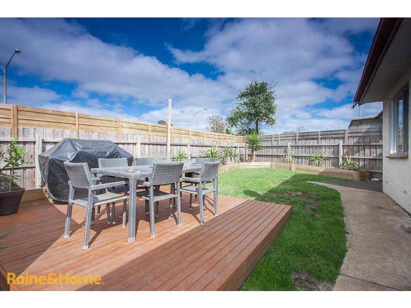 1/24 Barkly Street, Sunbury VIC 3429