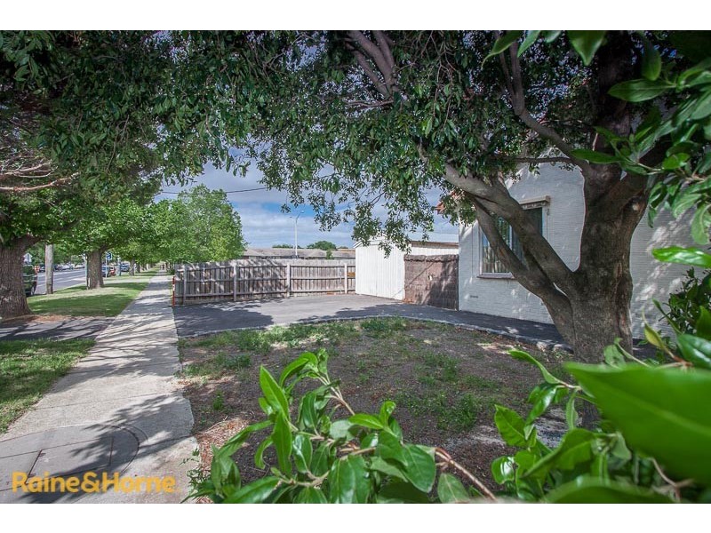 1/24 Barkly Street, Sunbury VIC 3429