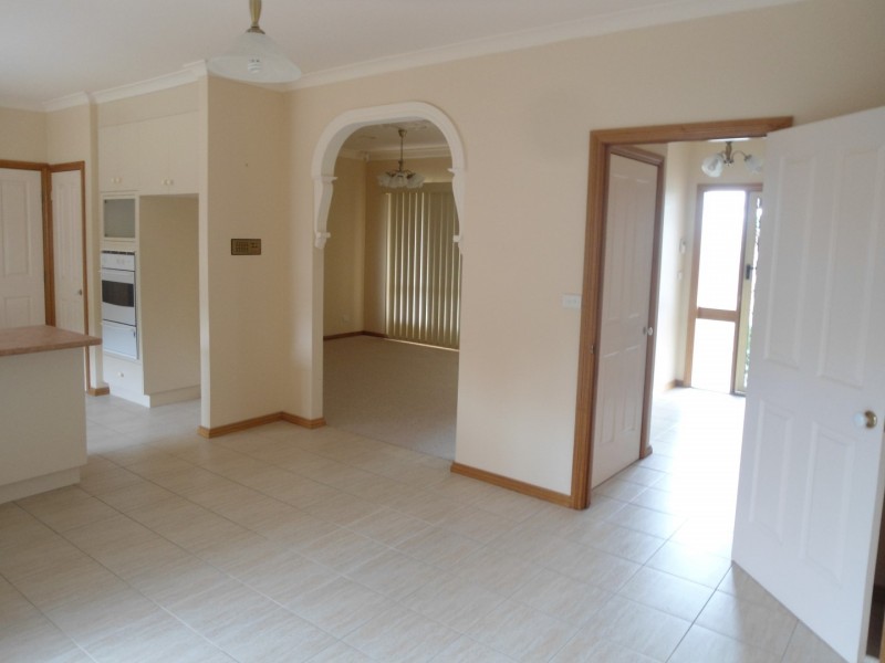2 PROSPECT COURT, Sunbury VIC 3429
