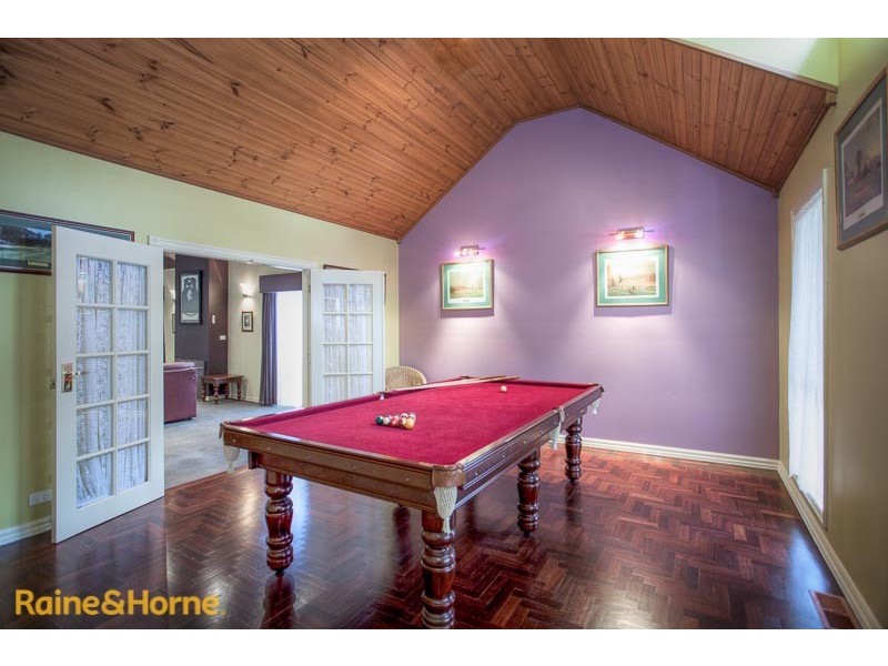 52 CURTIS AVE, Sunbury VIC 3429