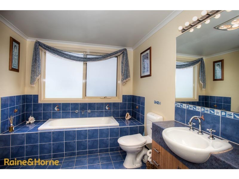 52 CURTIS AVE, Sunbury VIC 3429