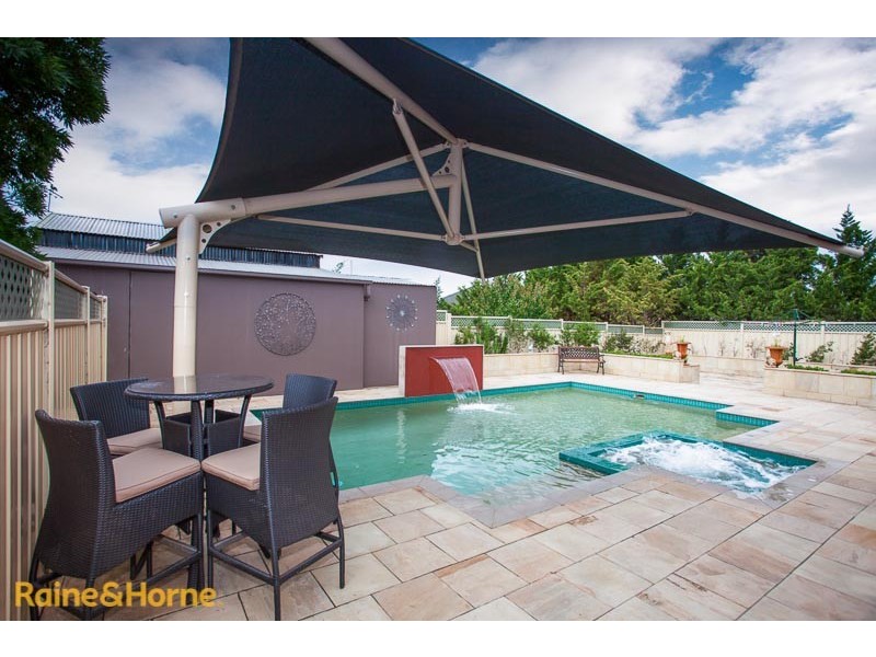 52 CURTIS AVE, Sunbury VIC 3429