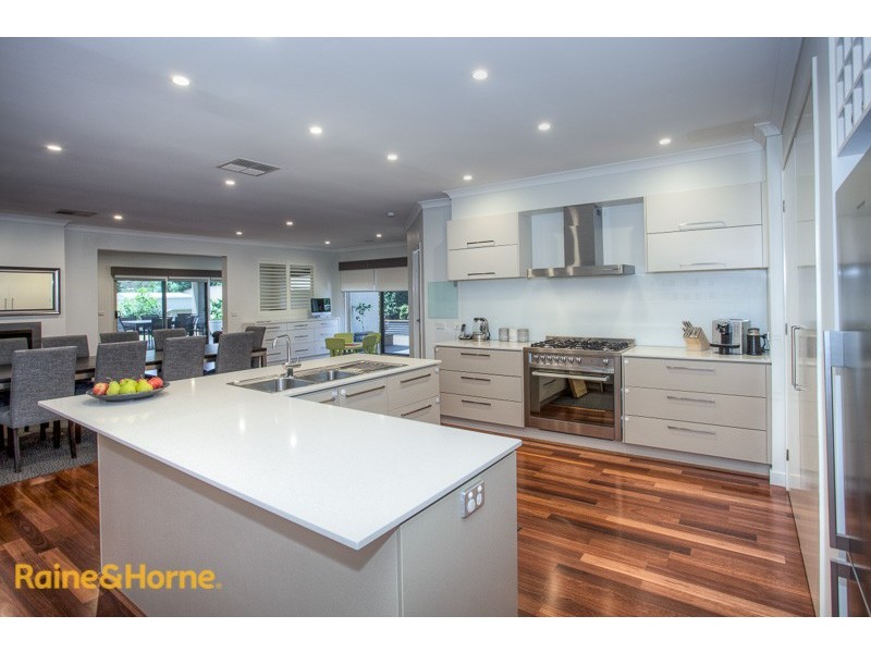 14 Ironbark Drive, Sunbury VIC 3429