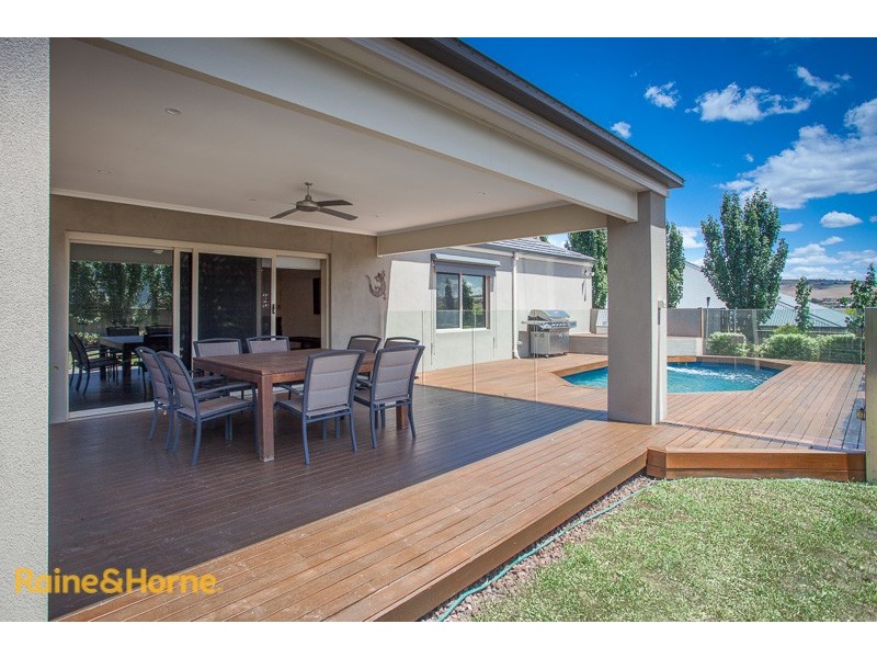 14 Ironbark Drive, Sunbury VIC 3429