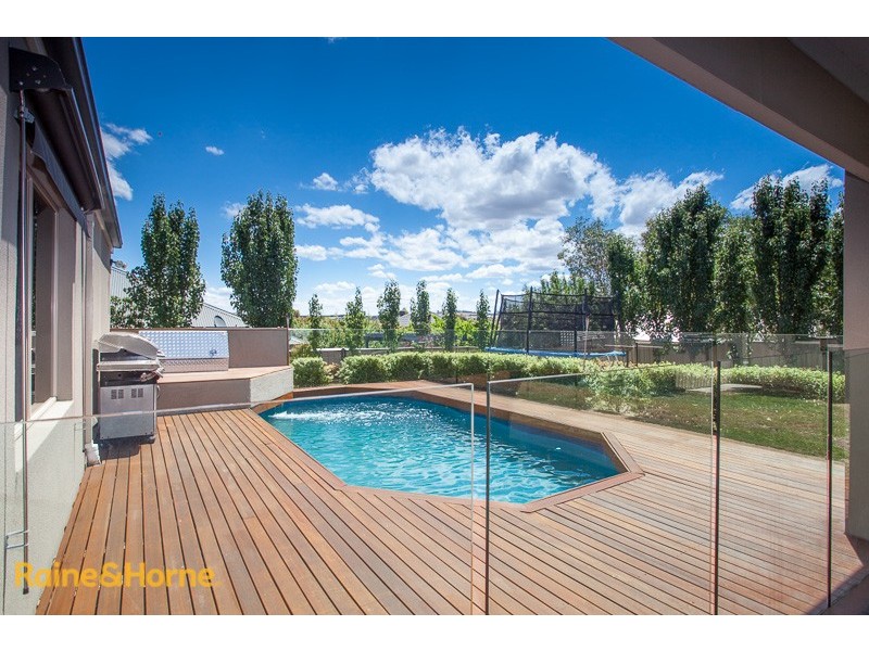 14 Ironbark Drive, Sunbury VIC 3429