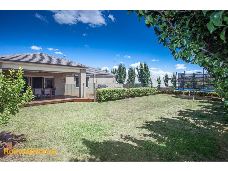 14 Ironbark Drive, Sunbury VIC 3429