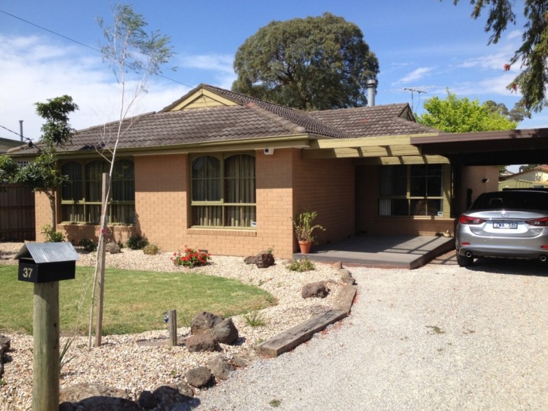 37 LAWSON STREET, Sunbury VIC 3429