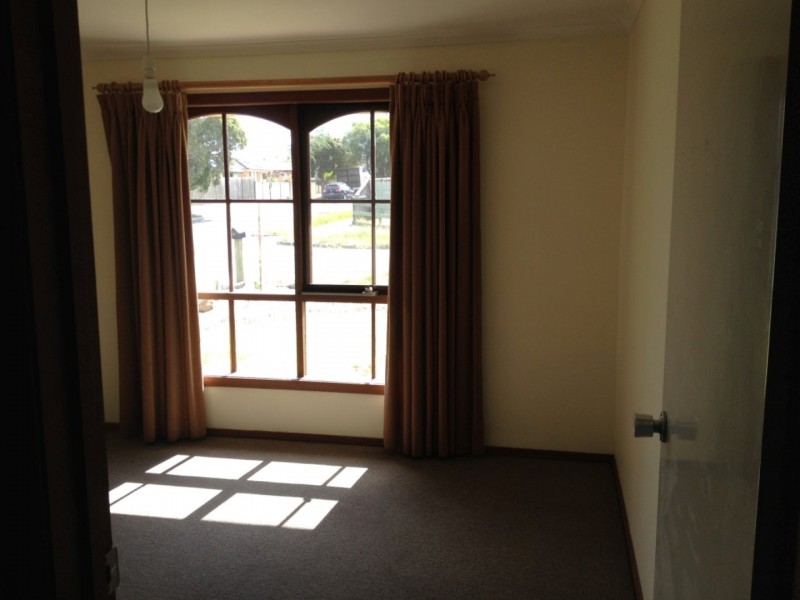 37 LAWSON STREET, Sunbury VIC 3429