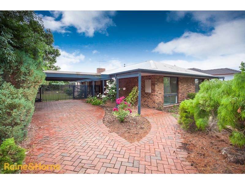 4 Oxford Close, Sunbury VIC 3429