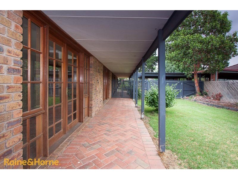 4 Oxford Close, Sunbury VIC 3429