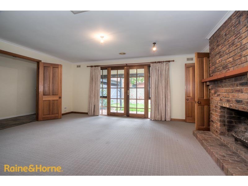 4 Oxford Close, Sunbury VIC 3429