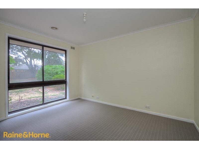 4 Oxford Close, Sunbury VIC 3429