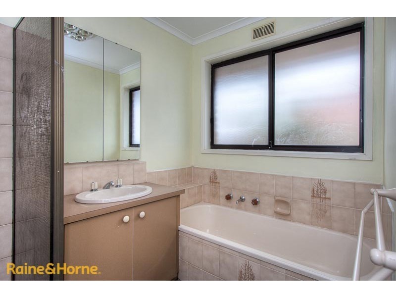4 Oxford Close, Sunbury VIC 3429