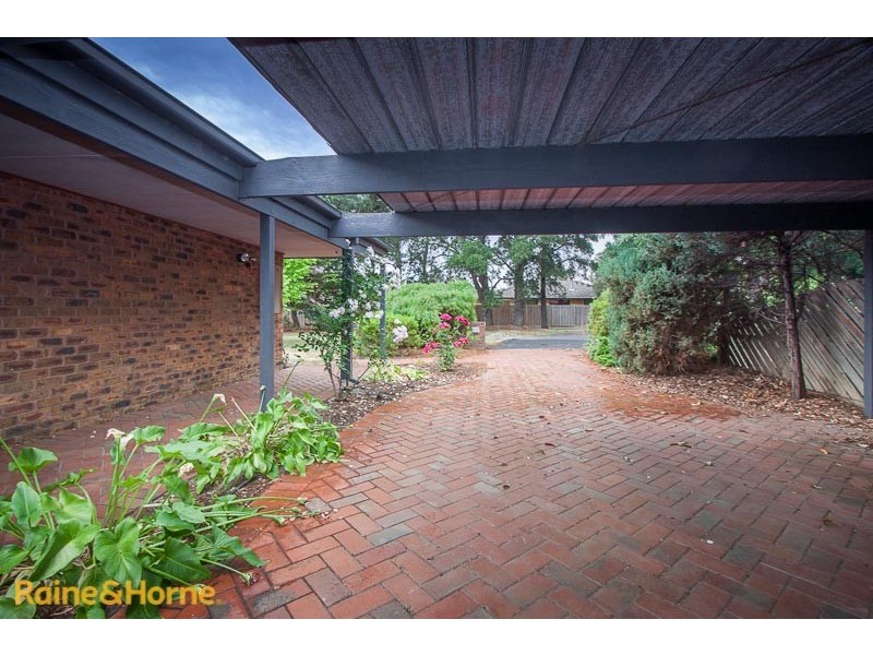 4 Oxford Close, Sunbury VIC 3429