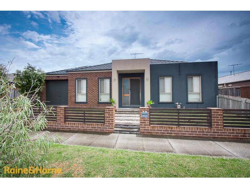 2/76 Charter Road West, Sunbury VIC 3429