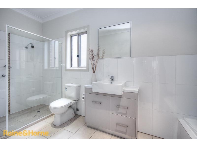 2/76 Charter Road West, Sunbury VIC 3429