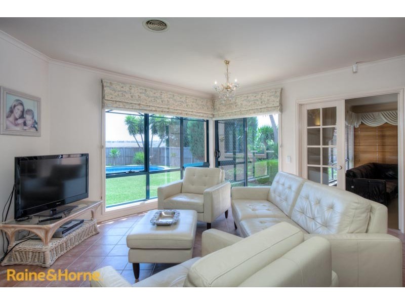 5 Hopbush Avenue, Sunbury VIC 3429