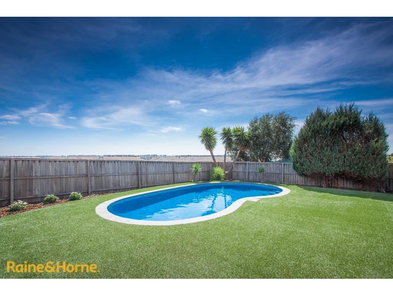 5 Hopbush Avenue, Sunbury VIC 3429