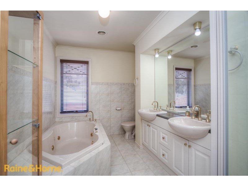 5 Hopbush Avenue, Sunbury VIC 3429