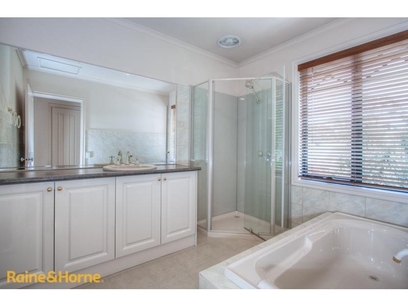 5 Hopbush Avenue, Sunbury VIC 3429