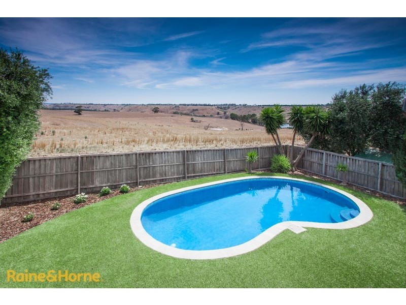 5 Hopbush Avenue, Sunbury VIC 3429