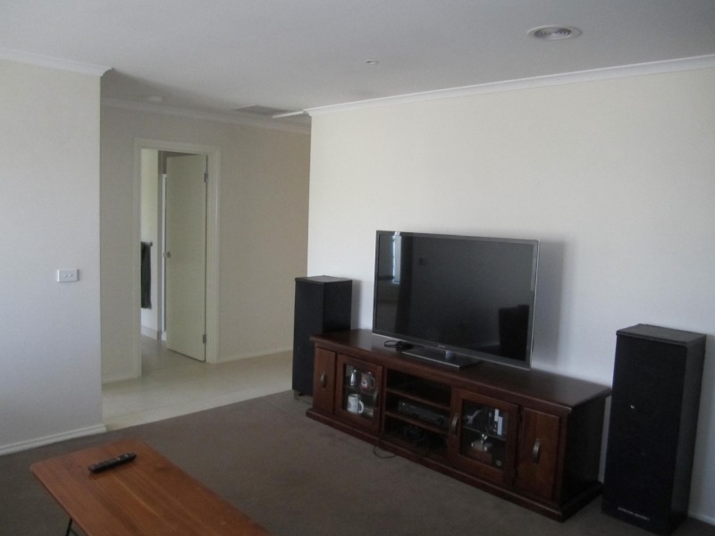 2/18 LALOR CRESCENT, Sunbury VIC 3429
