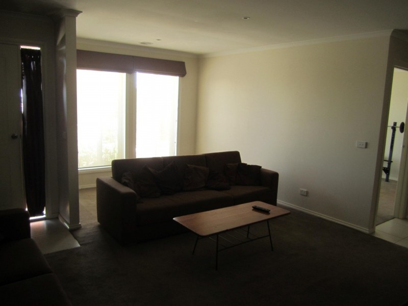 2/18 LALOR CRESCENT, Sunbury VIC 3429