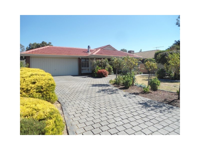 6 CARNARVON COURT, Sunbury VIC 3429