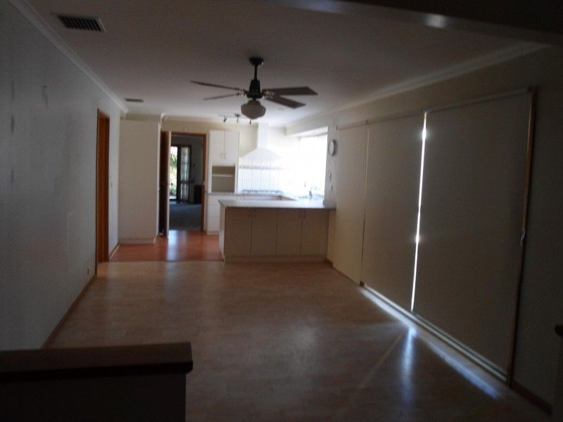 6 CARNARVON COURT, Sunbury VIC 3429