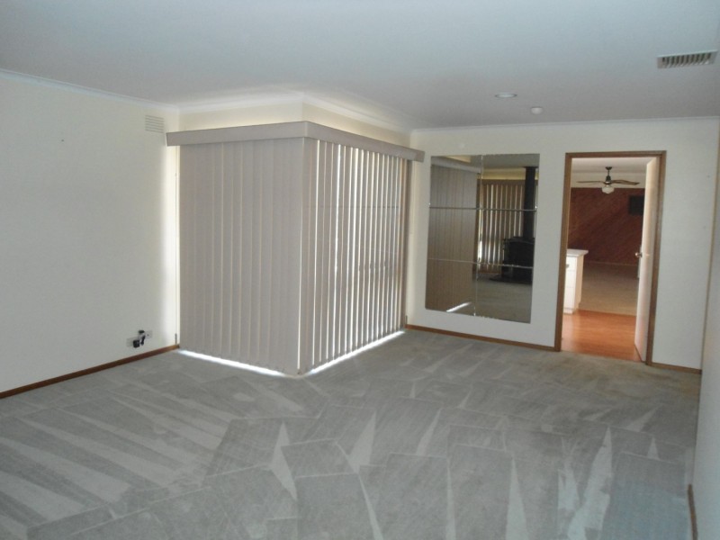 6 CARNARVON COURT, Sunbury VIC 3429