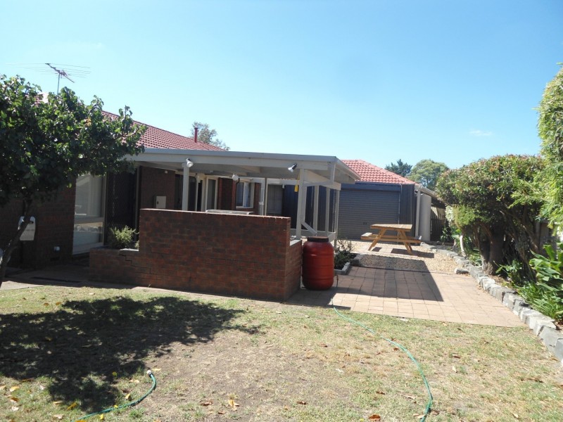 6 CARNARVON COURT, Sunbury VIC 3429