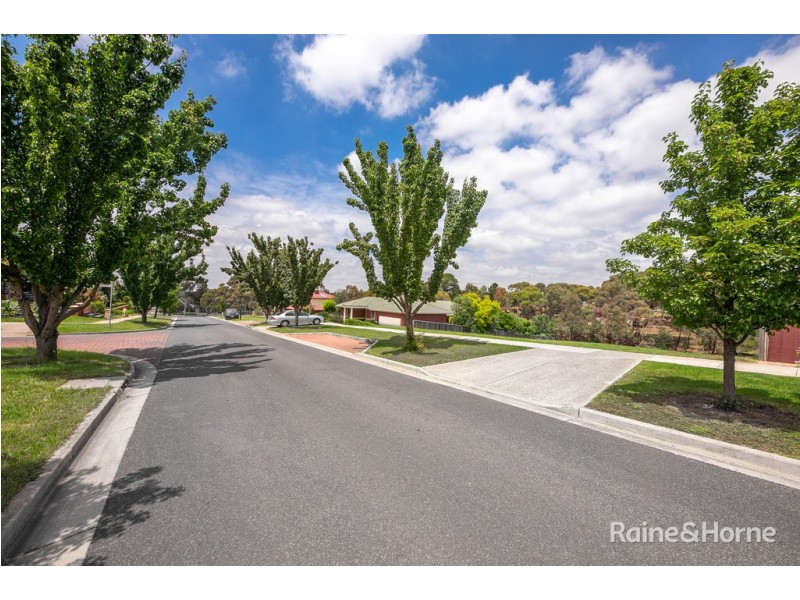 15 Bundanoon Avenue, Sunbury VIC 3429